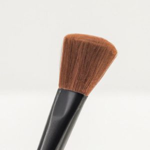 Jak nakładać korektor pod oczy?